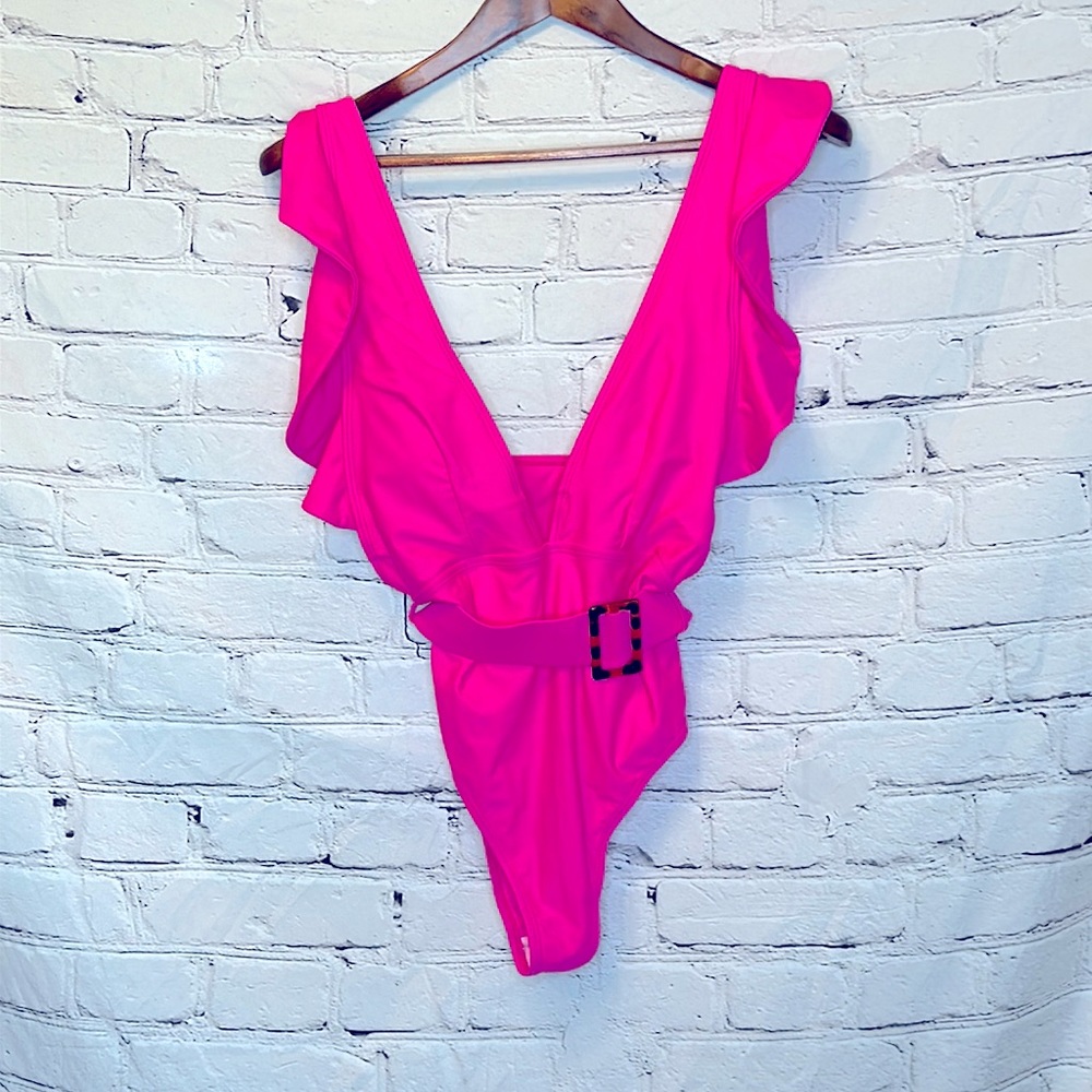 Hot Neon Pink Ruffle Tortoise Belt Swimsuit Size Medium Excellent Condition